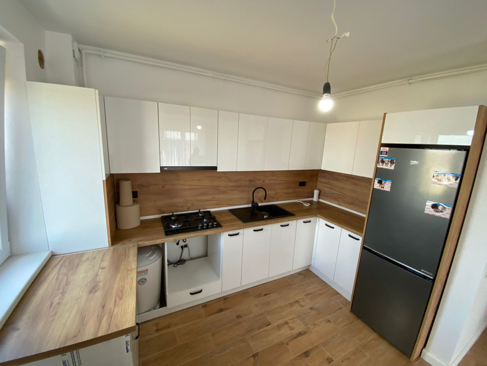 Apart 2 cam, Sânmartin, etaj 3, deține loc de parcare