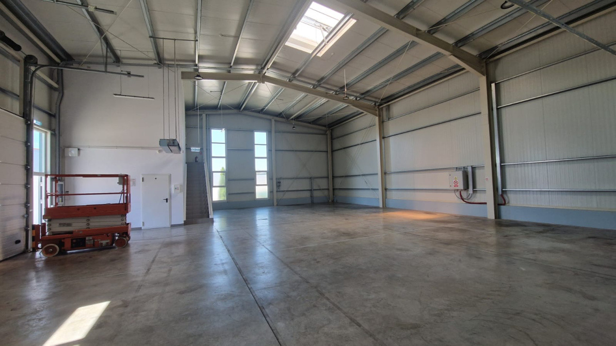 Hala industriala, 600mp, Carcea, zona Ford