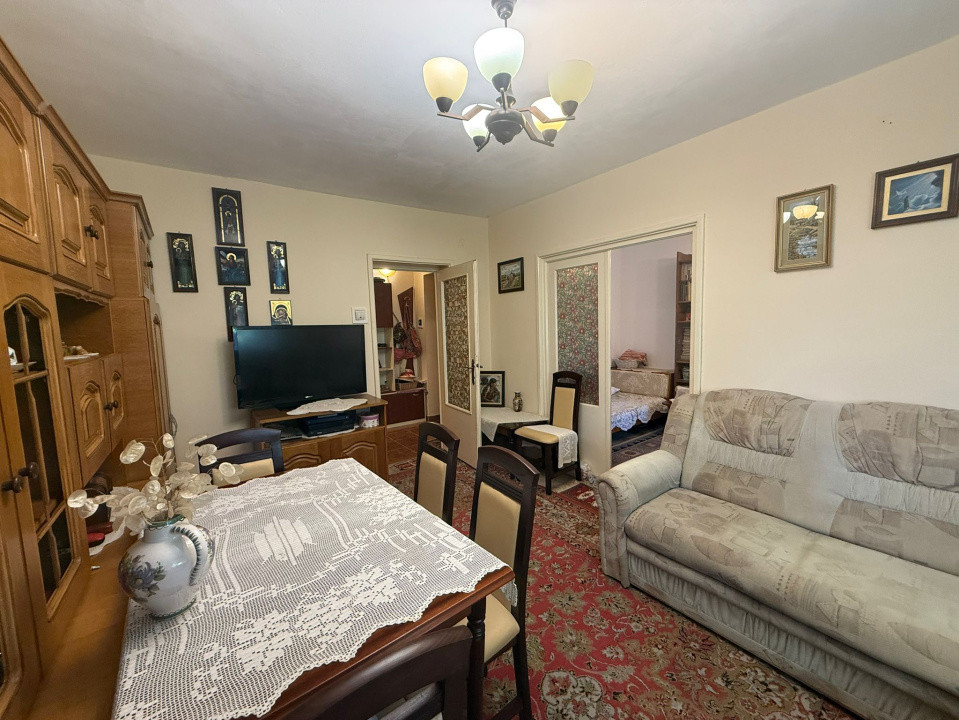 Apartament 4 camere, decomandat, 77 mp, Calea Bucuresti, Zona Teatru Colibri 