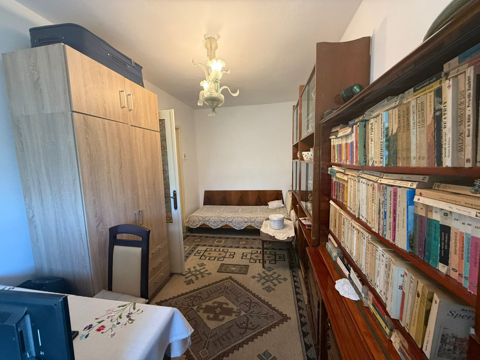 Apartament 4 camere, decomandat, 77 mp, Calea Bucuresti, Zona Teatru Colibri 