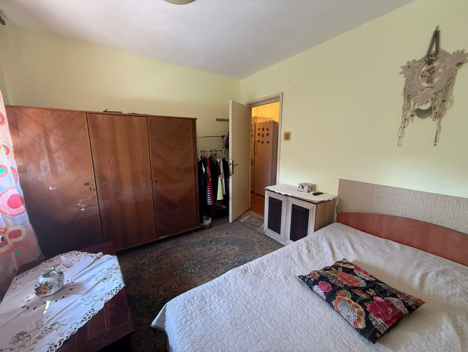 Apartament 4 camere, decomandat, 77 mp, Calea Bucuresti, Zona Teatru Colibri 