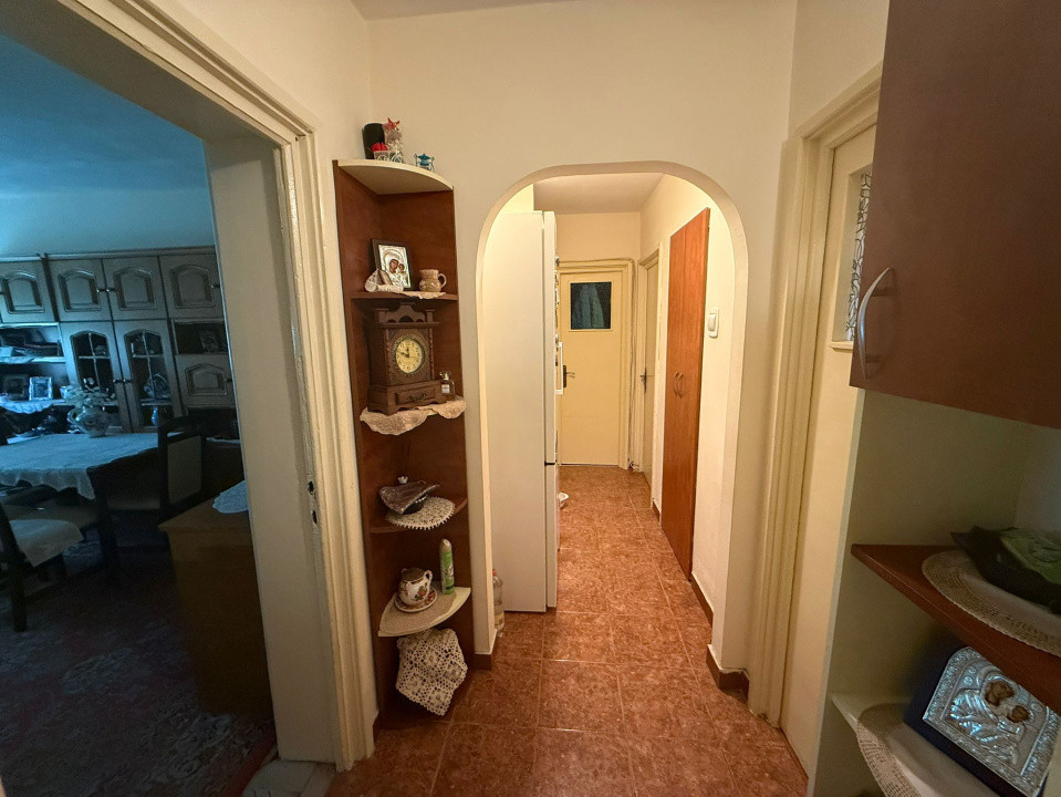 Apartament 4 camere, decomandat, 77 mp, Calea Bucuresti, Zona Teatru Colibri 