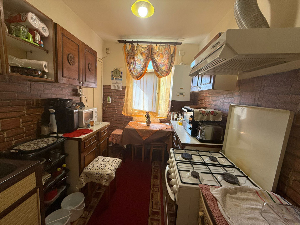 Apartament 4 camere, decomandat, 77 mp, Calea Bucuresti, Zona Teatru Colibri 