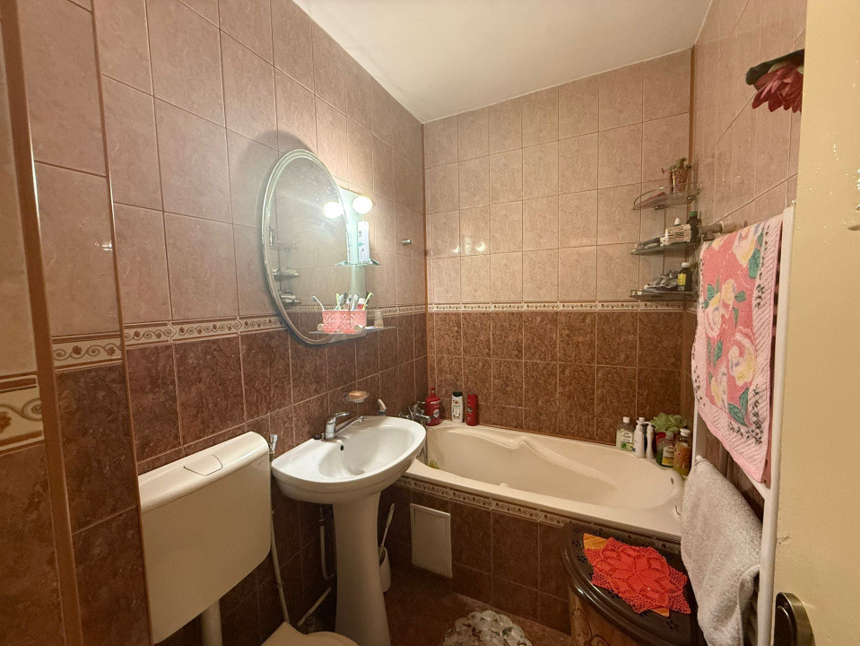 Apartament 4 camere, decomandat, 77 mp, Calea Bucuresti, Zona Teatru Colibri 