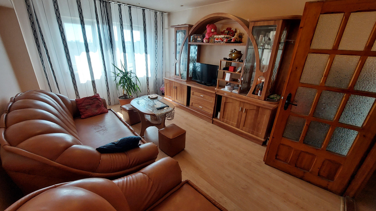 Apartament 3 camere decomandat, etajul 4, Craiovita zona Lidl
