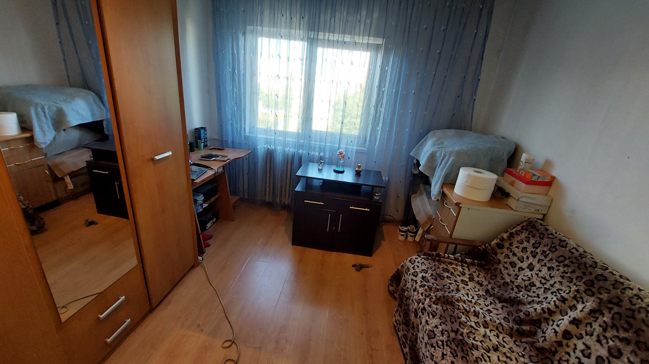Apartament 3 camere decomandat, etajul 4, Craiovita zona Lidl