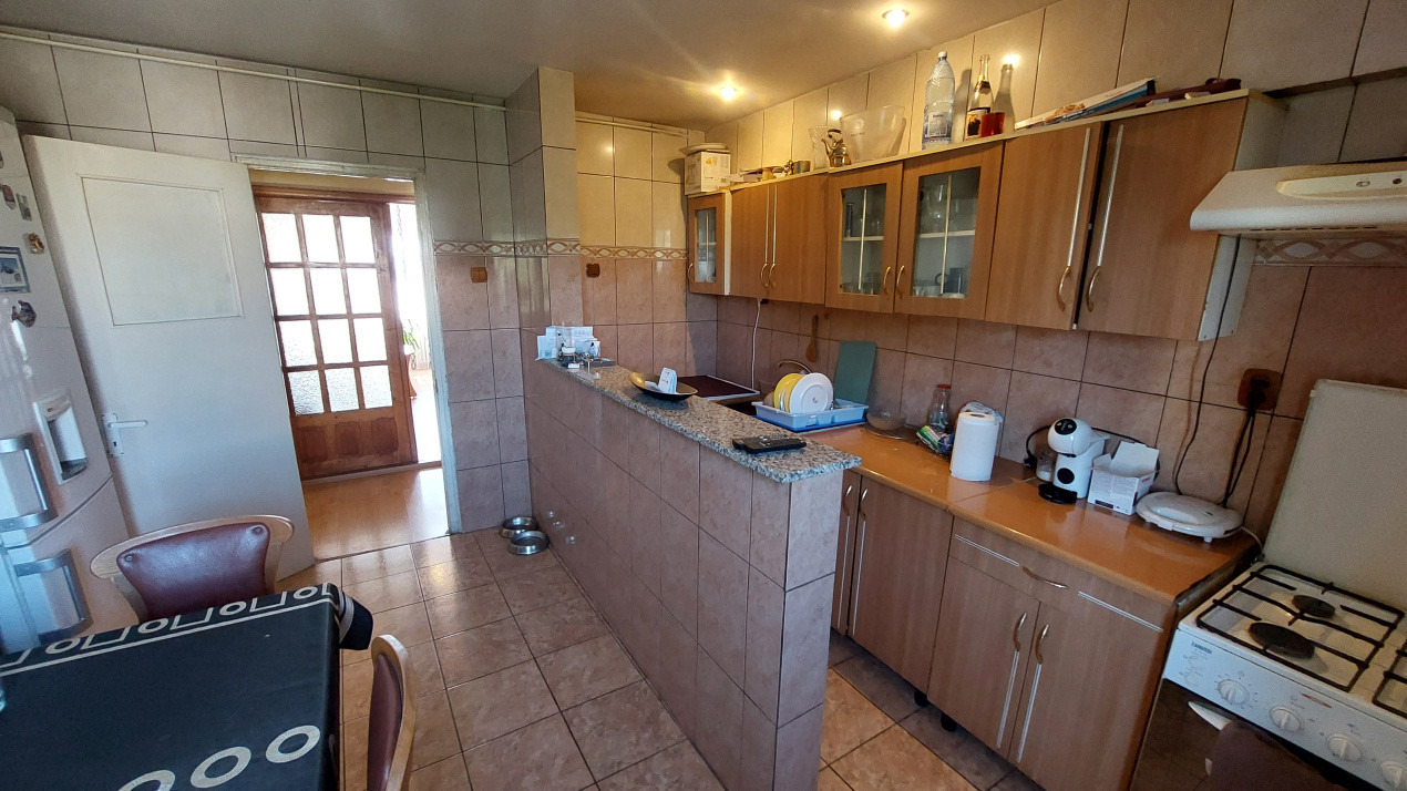 Apartament 3 camere decomandat, etajul 4, Craiovita zona Lidl
