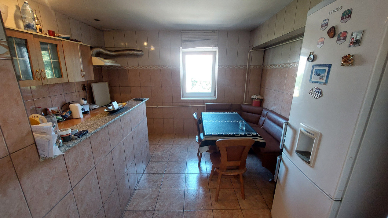 Apartament 3 camere decomandat, etajul 4, Craiovita zona Lidl