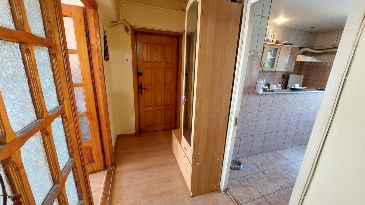 Apartament 3 camere decomandat, etajul 4, Craiovita zona Lidl