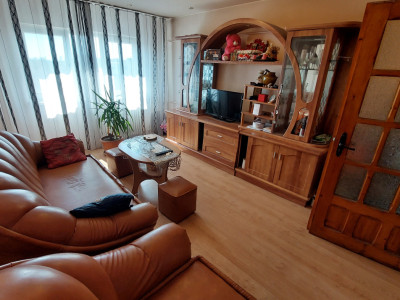 Apartament 3 camere decomandat, etajul 4, Craiovita zona Lidl