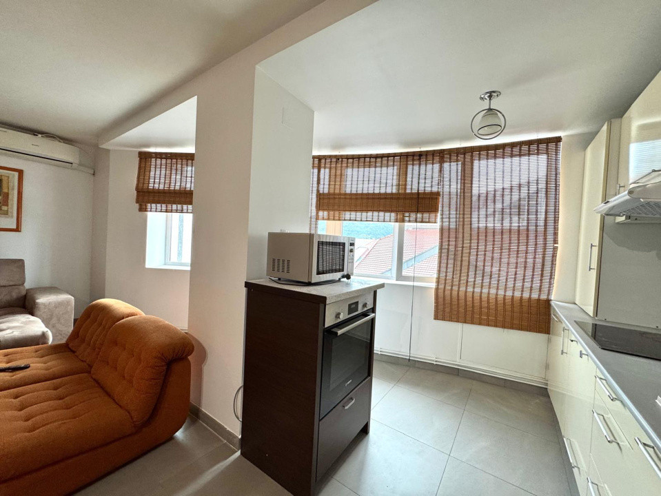 Inchiriere apartamnt cu 3 camere spatioase - zona centrala + loc de parcare