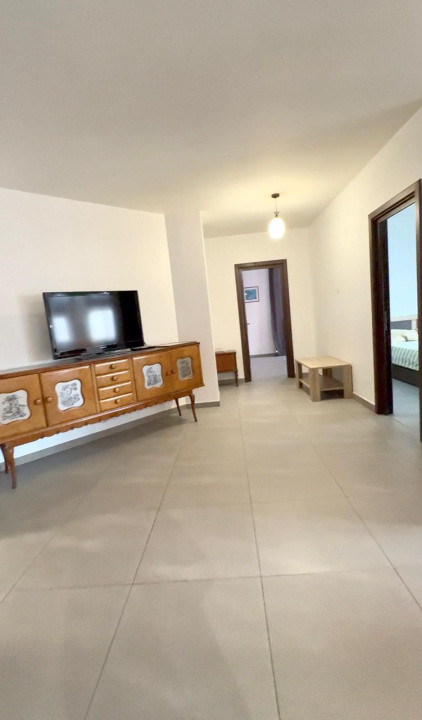 Inchiriere apartamnt cu 3 camere spatioase - zona centrala + loc de parcare