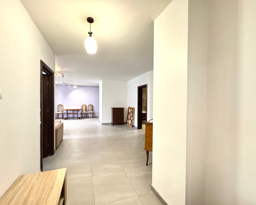 Inchiriere apartamnt cu 3 camere spatioase - zona centrala + loc de parcare