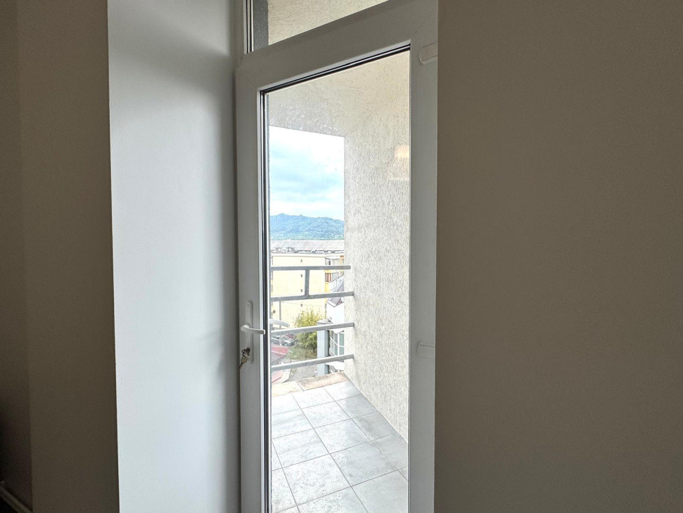 Inchiriere apartamnt cu 3 camere spatioase - zona centrala + loc de parcare