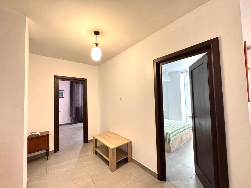 Inchiriere apartamnt cu 3 camere spatioase - zona centrala + loc de parcare