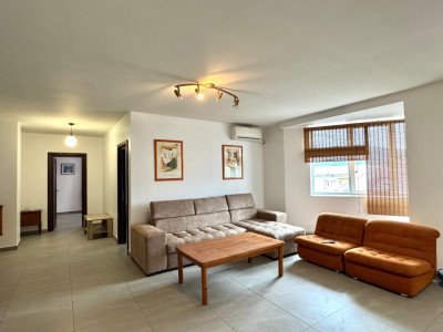 Inchiriere apartamnt cu 3 camere spatioase - zona centrala + loc de parcare