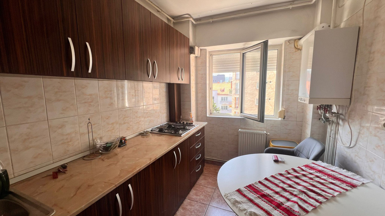 Apartament 2 camere decomandat  – Centru Civic, Str. Toamnei