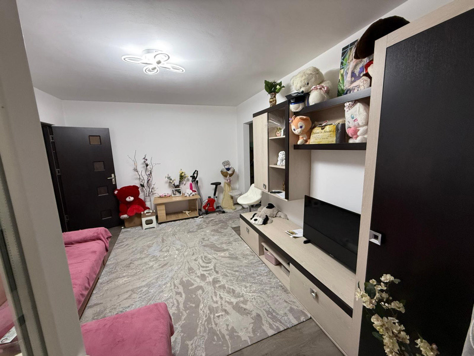 Apartament 4 camere, semidecomandat, 69 mp, Craiovita Noua, Zona Orizont 