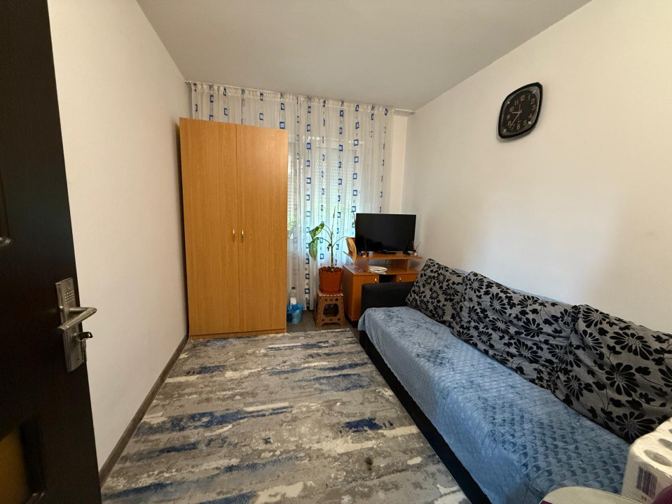 Apartament 4 camere, semidecomandat, 69 mp, Craiovita Noua, Zona Orizont 