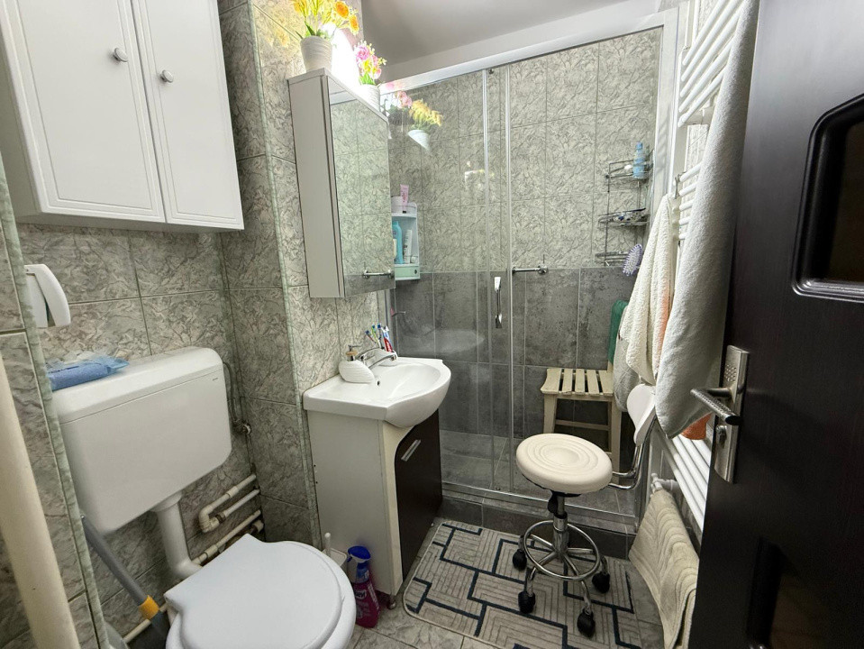 Apartament 4 camere, semidecomandat, 69 mp, Craiovita Noua, Zona Orizont 