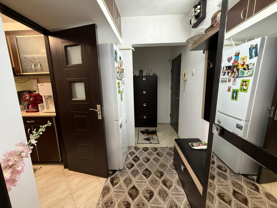 Apartament 4 camere, semidecomandat, 69 mp, Craiovita Noua, Zona Orizont 