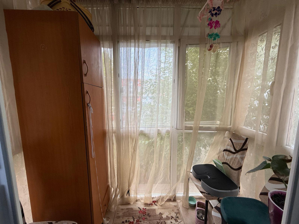 Apartament 4 camere, semidecomandat, 69 mp, Craiovita Noua, Zona Orizont 