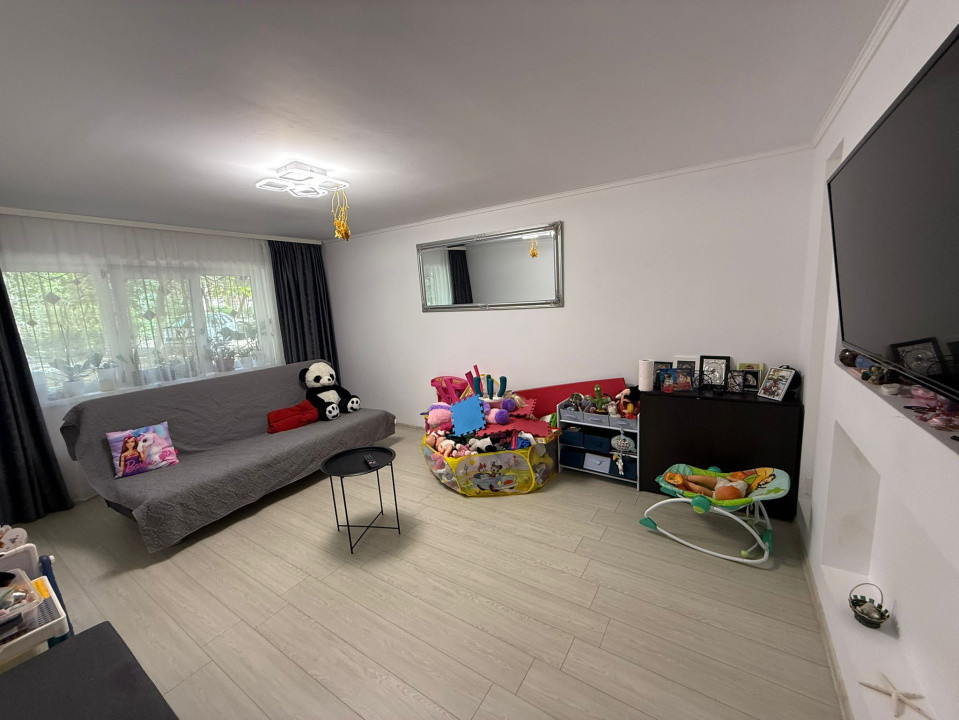 Apartament 3 camere, decomandat, 64mp, Rovine, zona Parculet Rovine