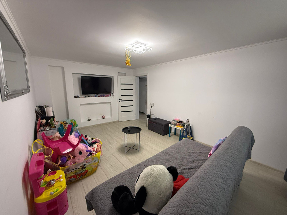 Apartament 3 camere, decomandat, 64mp, Rovine, zona Parculet Rovine