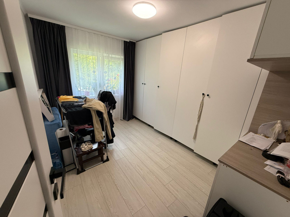 Apartament 3 camere, decomandat, 64mp, Rovine, zona Parculet Rovine