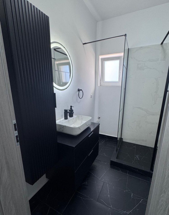 Apartament de lux cu 3 camere – mobilat, utilat complet + 2 locuri de parcare in