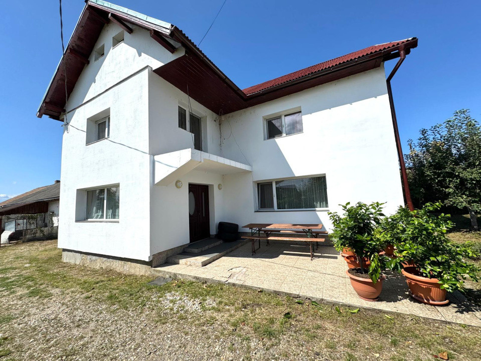Casa spatioasa cu zona amenajata pentru ferma - Cicarlau
