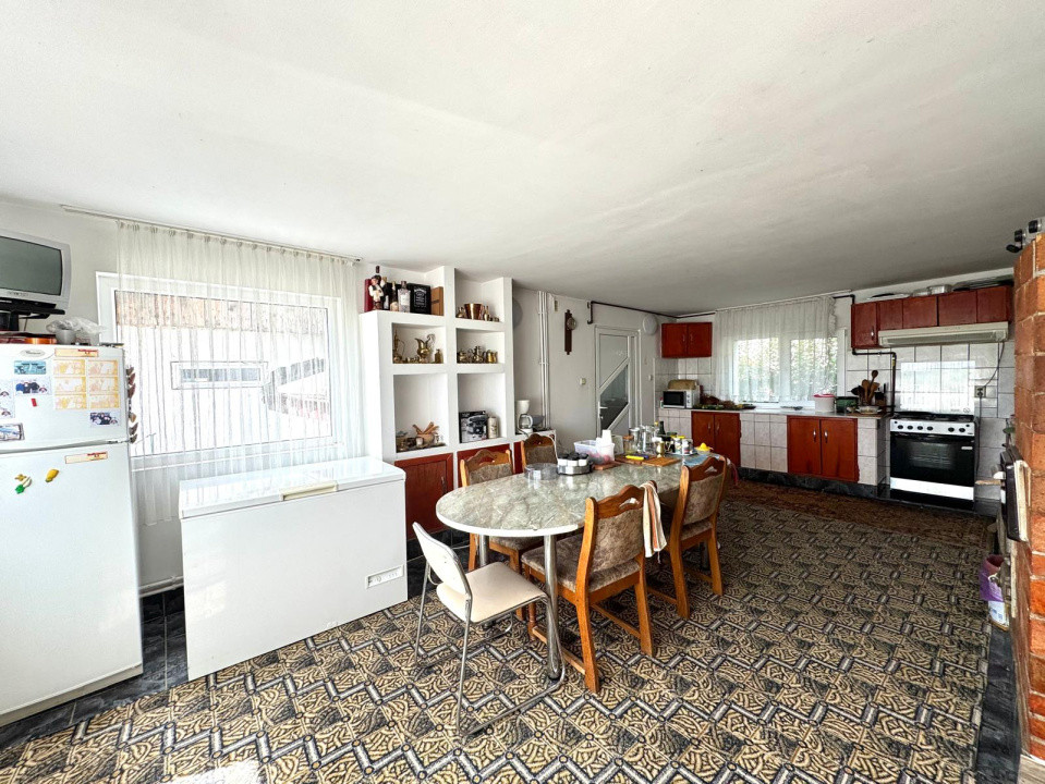 Casa spatioasa cu zona amenajata pentru ferma - Cicarlau