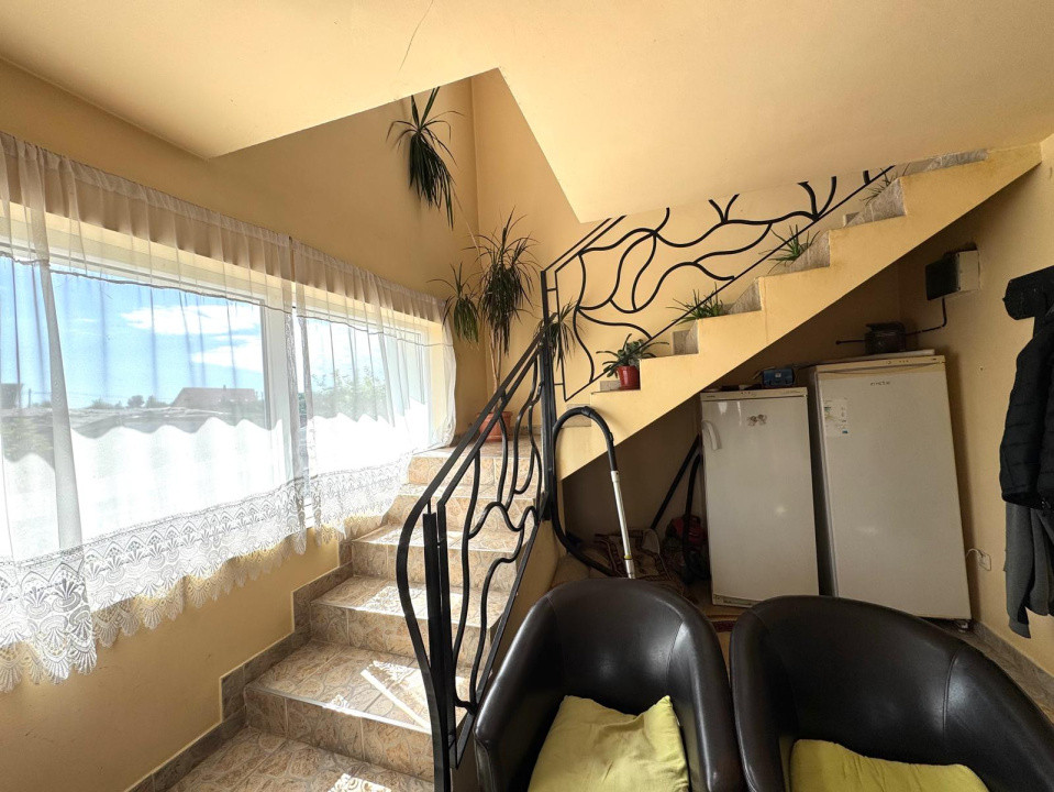 Casa spatioasa cu zona amenajata pentru ferma - Cicarlau