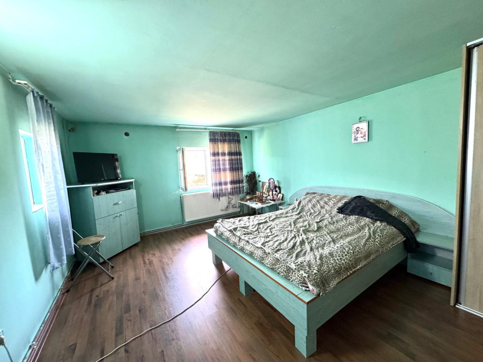 Casa spatioasa cu zona amenajata pentru ferma - Cicarlau