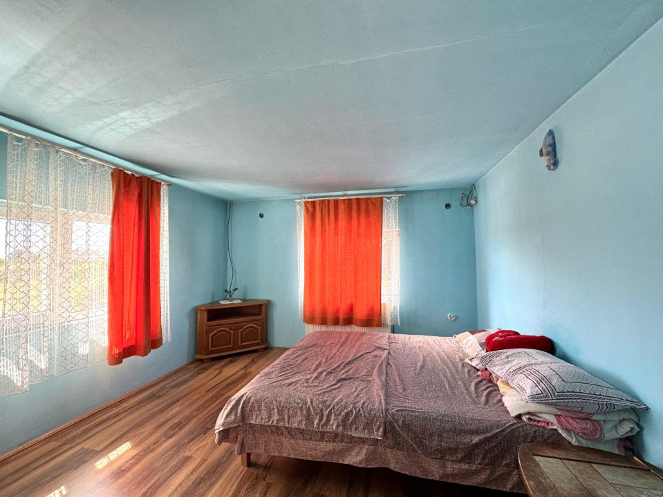 Casa spatioasa cu zona amenajata pentru ferma - Cicarlau