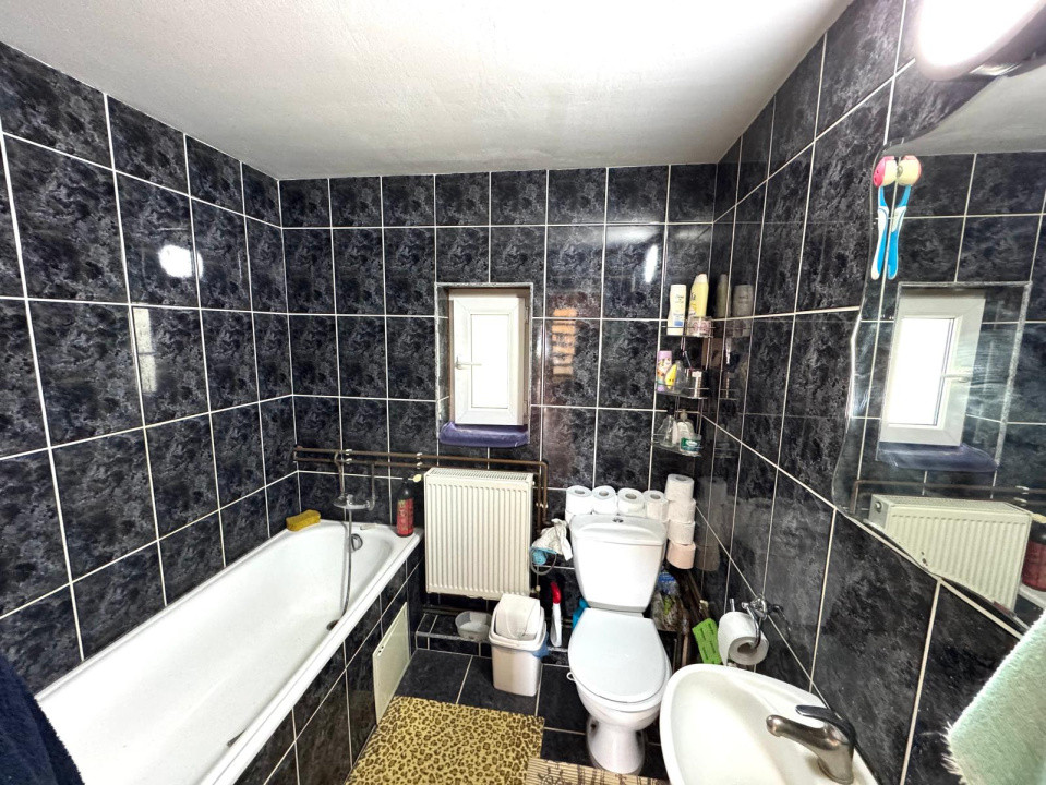 Casa spatioasa cu zona amenajata pentru ferma - Cicarlau