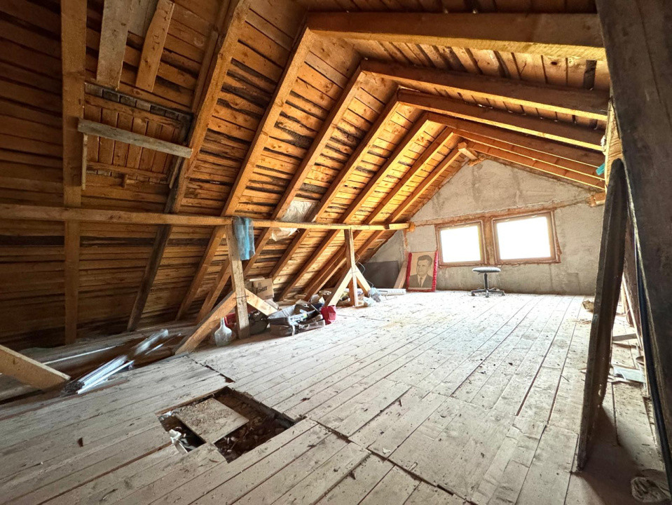 Casa spatioasa cu zona amenajata pentru ferma - Cicarlau