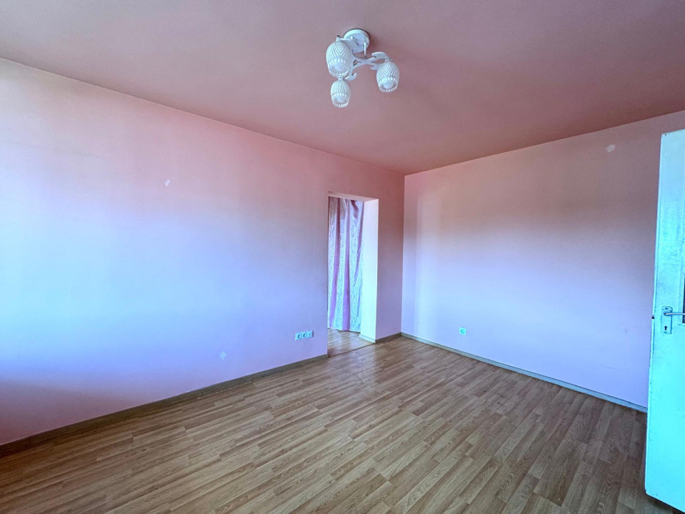 Apartament de vanzare  - 3 camere - zona Iuliu Maniu