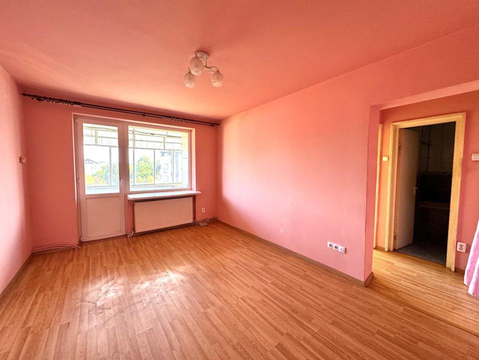 Apartament de vanzare  - 3 camere - zona Iuliu Maniu