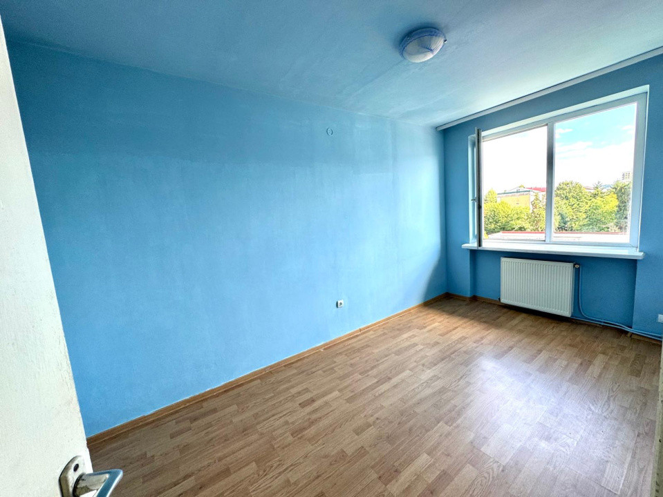 Apartament de vanzare  - 3 camere - zona Iuliu Maniu