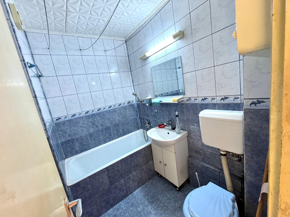 Apartament de vanzare  - 3 camere - zona Iuliu Maniu