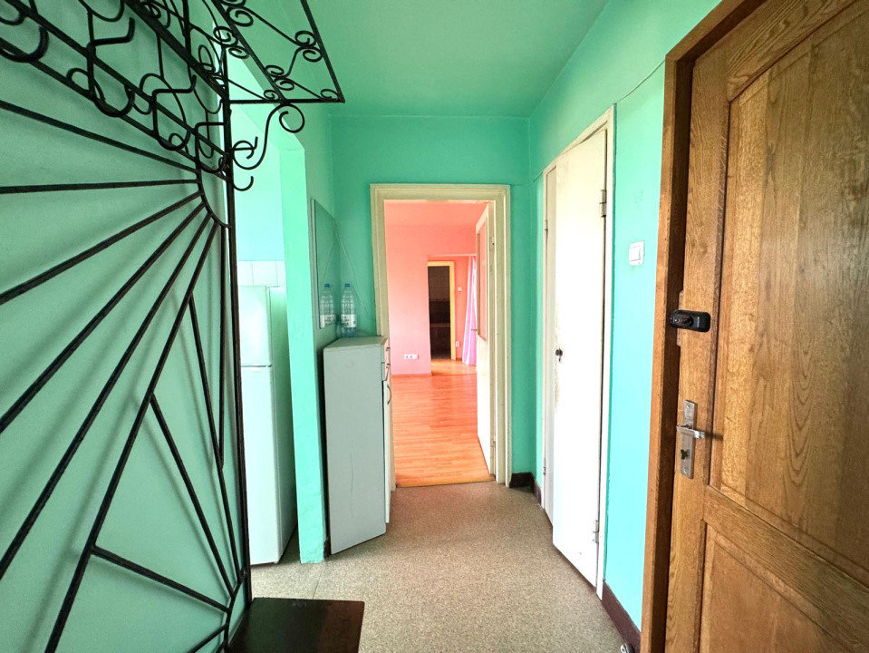 Apartament de vanzare  - 3 camere - zona Iuliu Maniu