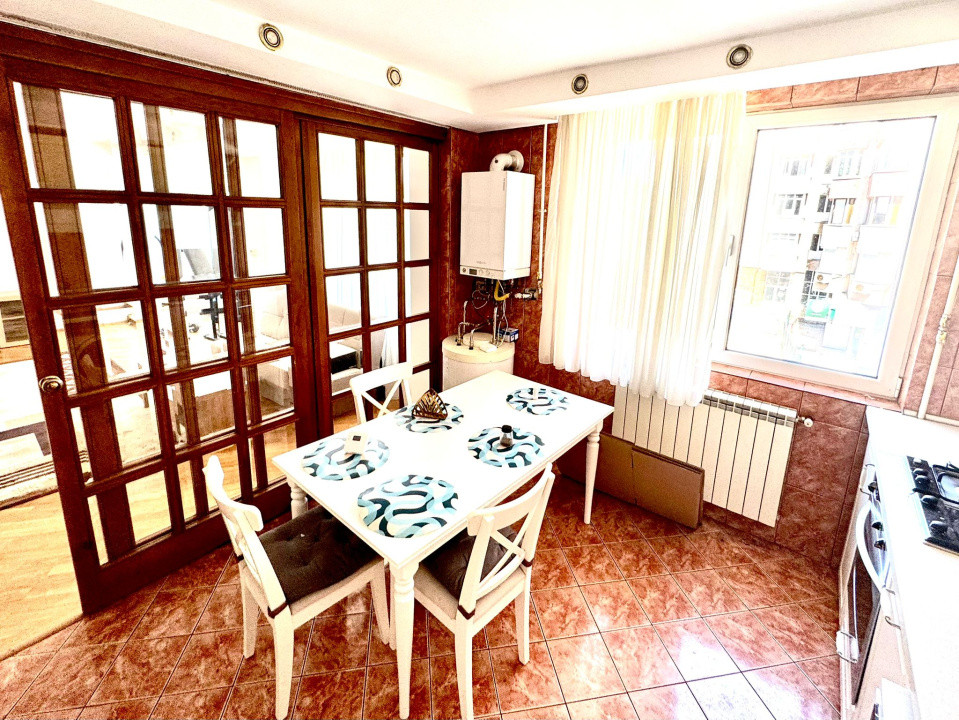 Apartament spațios 4 camere, 130 mp, lângă Parcul Herăstrău, centrală proprie! 
