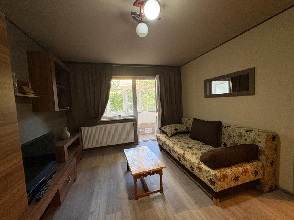 Apartament, 2 camere, semidecomandat, 45 mp, Cartier Brazda, Zona Liceu CFR