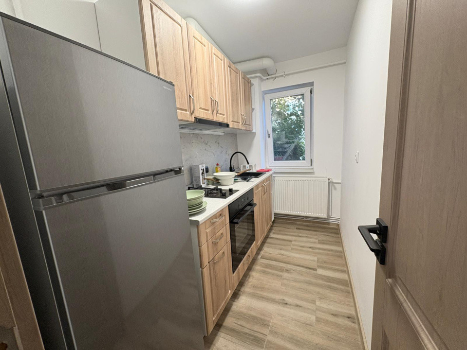 Apartament, 2 camere, semidecomandat, 45 mp, Cartier Brazda, Zona Liceu CFR