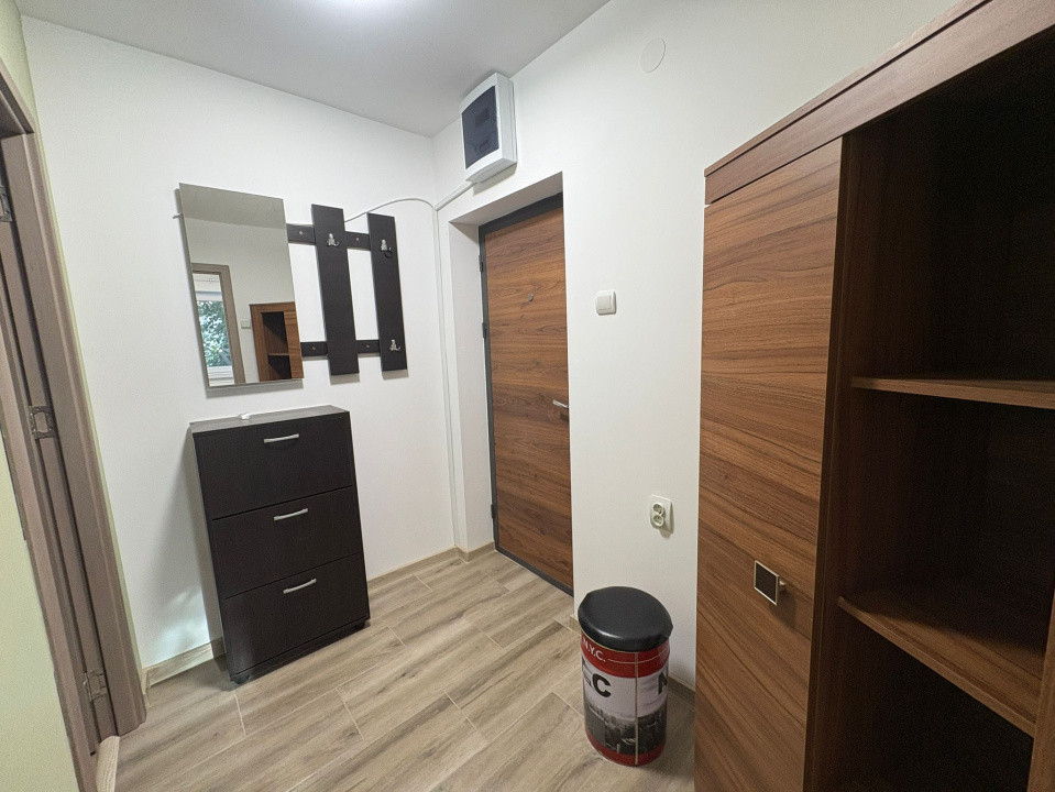 Apartament, 2 camere, semidecomandat, 45 mp, Cartier Brazda, Zona Liceu CFR