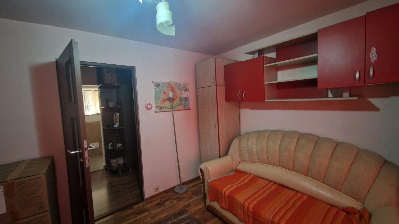 Apartament 4 camere, decomandat, 96mp, cartier 1 mai, zona Ciuperca