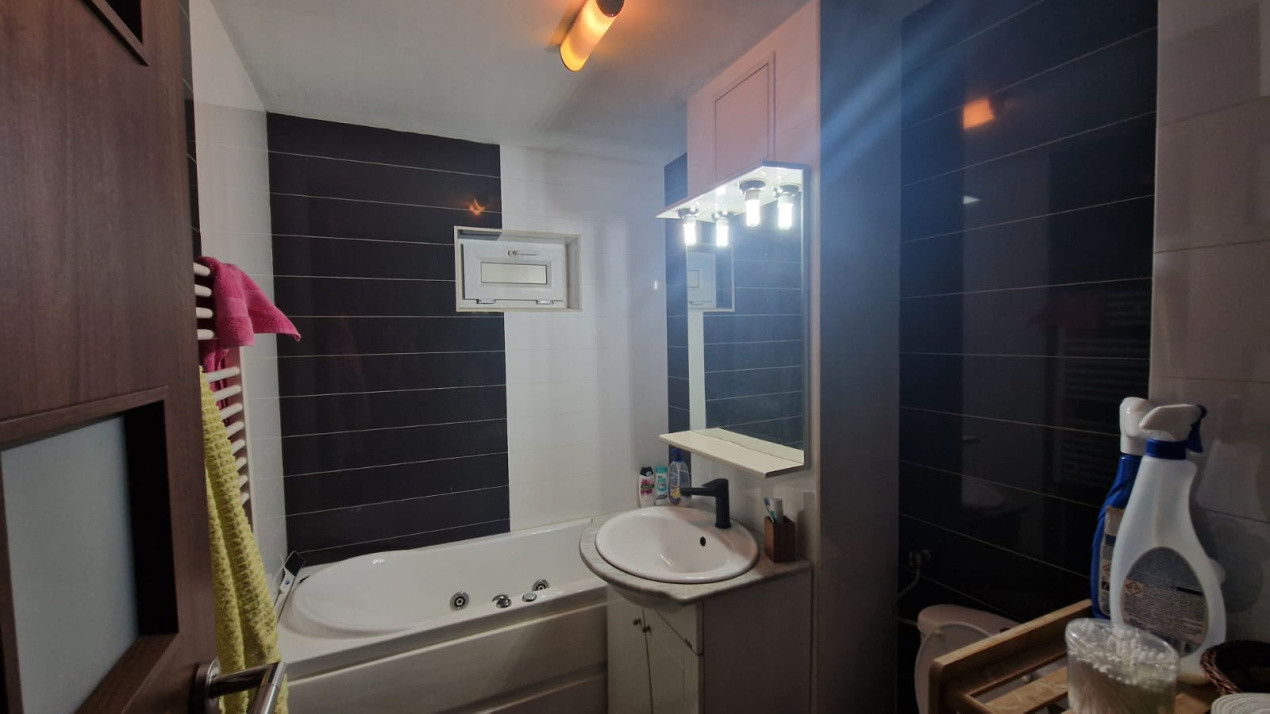 Apartament 4 camere, decomandat, 96mp, cartier 1 mai, zona Ciuperca