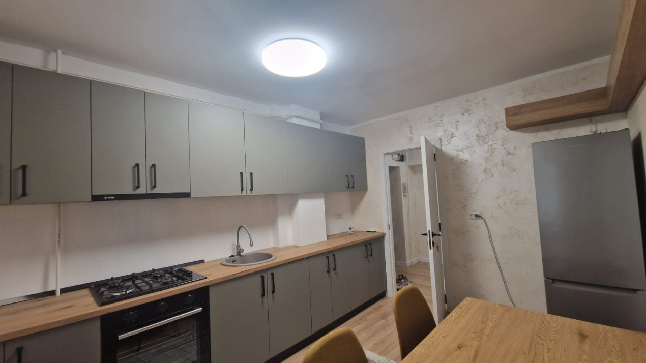 Apartament 3 camere, decomandat, 95mp, centru, zona KFC
