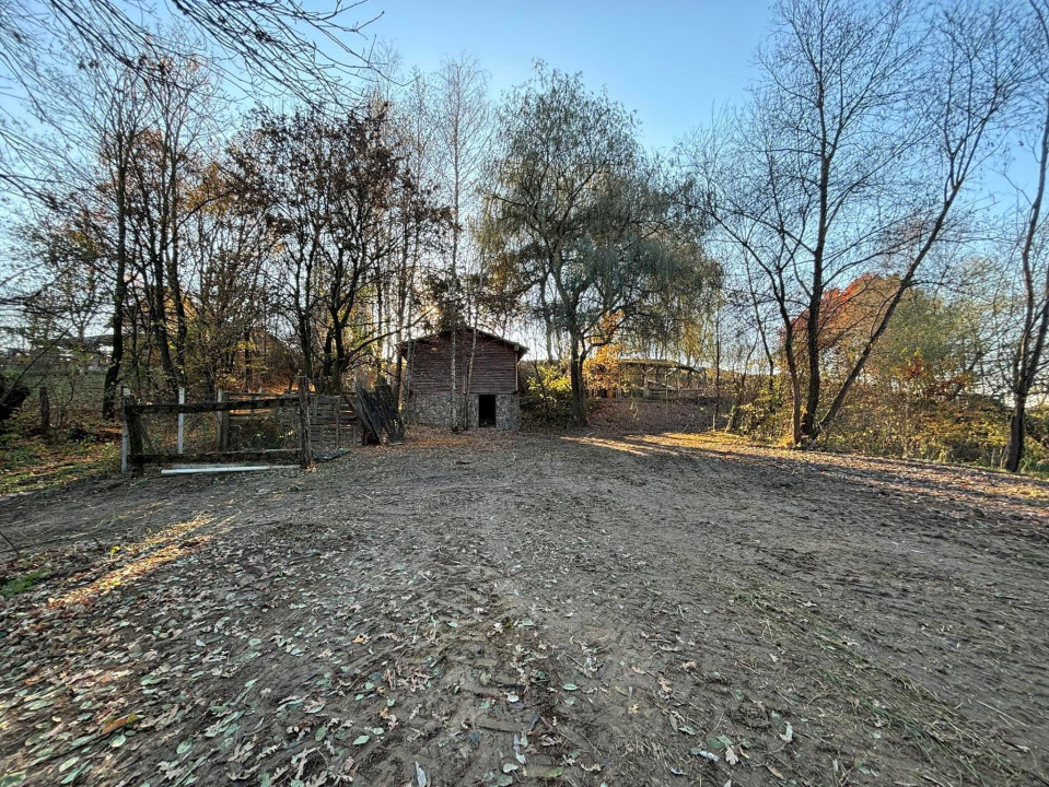 Teren cu balta de pescuit de vanzare 